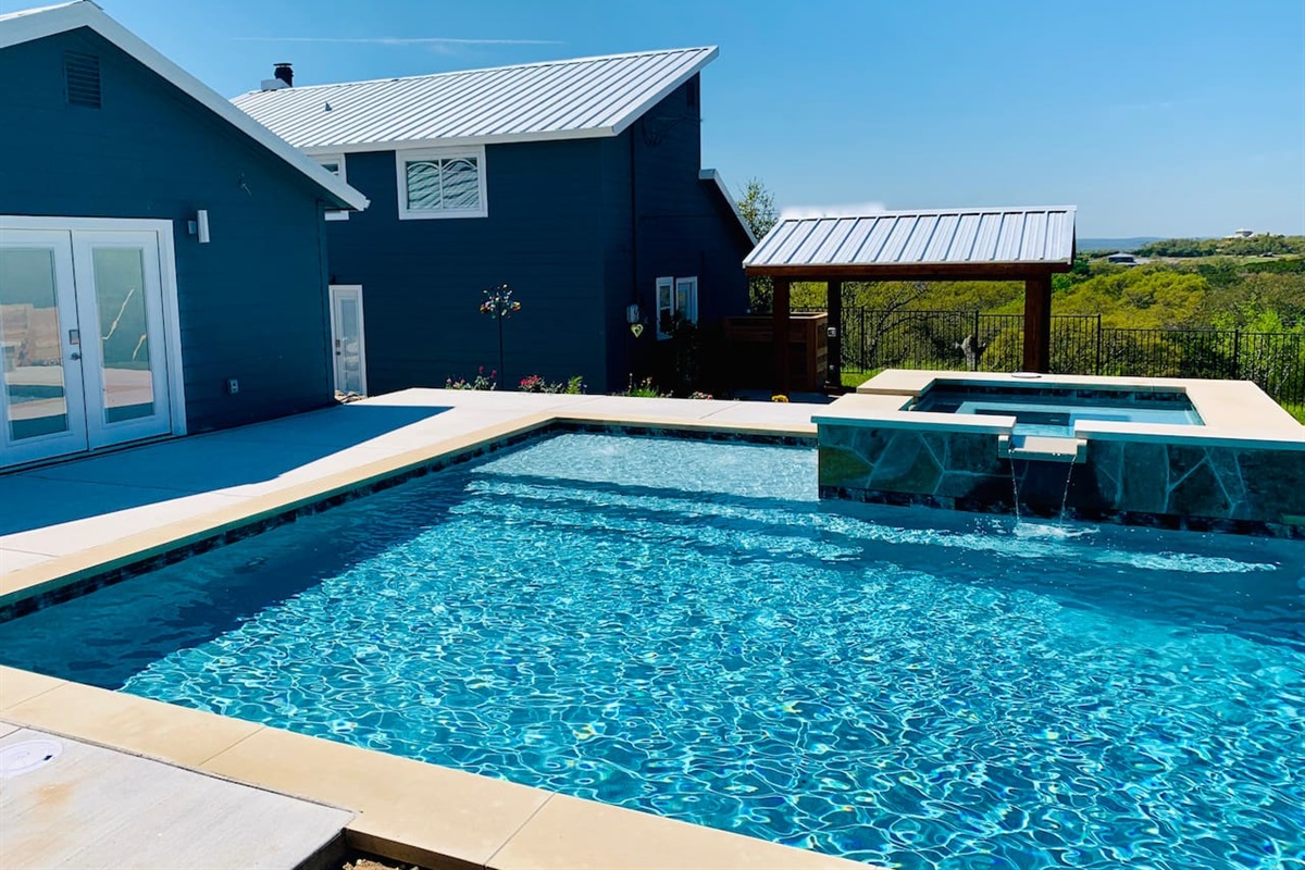 Austin Hill Country Charmer Hilltop Oasis w/ Pool & Hot Tub Wells