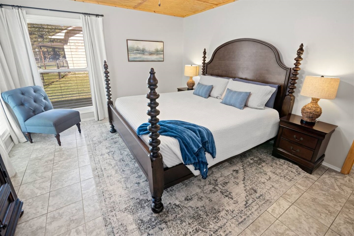 Waterfront Vacation Home in Chandler, TX RMC Royal Properties