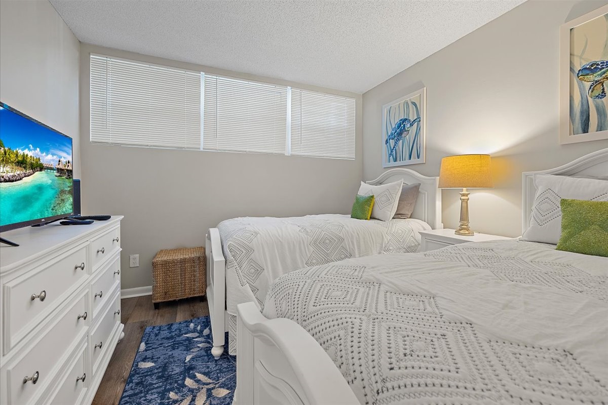 201 Ketch Courtyard w/ Pool Coastal Wave Properties