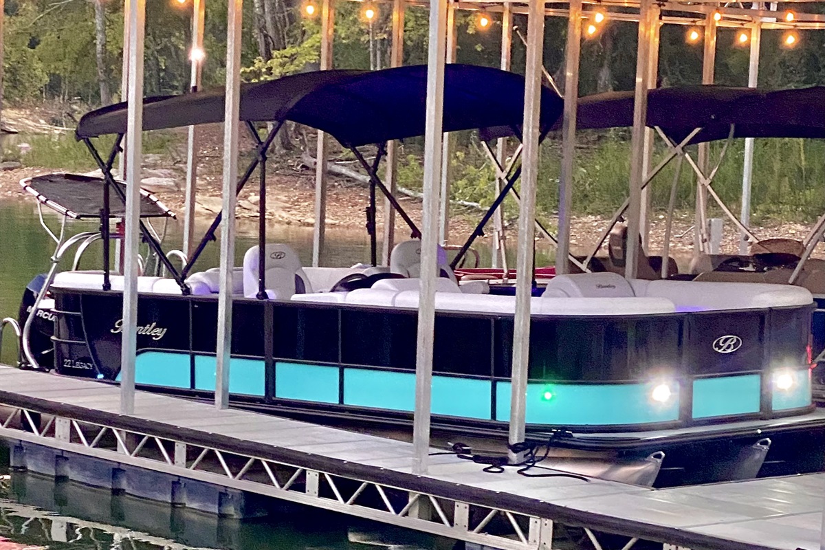 Bentley Tritoon boat Norris Lake Vacations