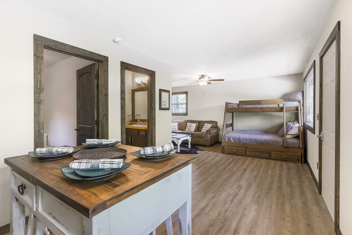 Cabin 5 White River Cabin M&M Property Management of the Ozarks