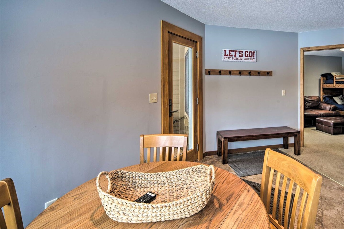 Hillside Chalet SkiIn, SkiOut Townhome w/Lutsen Mtn Views