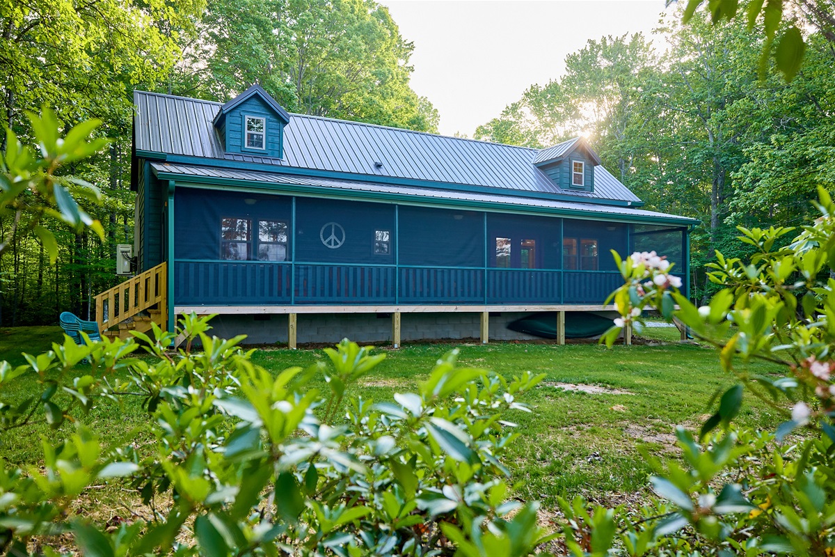 Proctor's Haven Secluded Cabin with Fishing Pond and Bluff