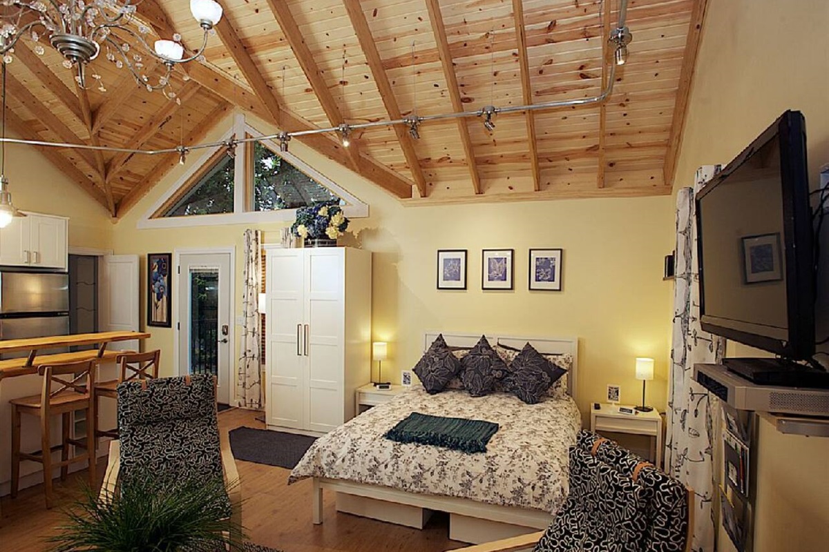 Tradhuset Swedish Treehouse w/Shaded Deck Vacation Rentals