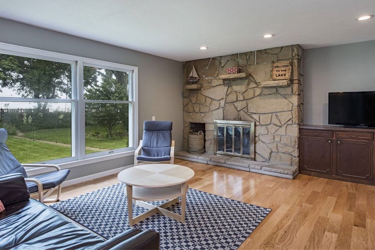 Beachfront 3 Bedroom Steps to CP Sandusky Vacation Rentals