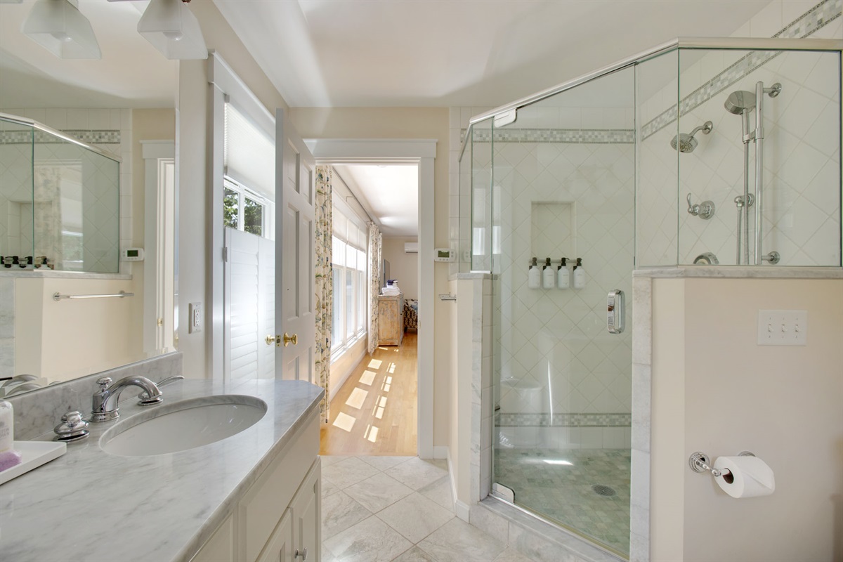 Luxurious Home By The Beach coastal home in the heart of Kpt