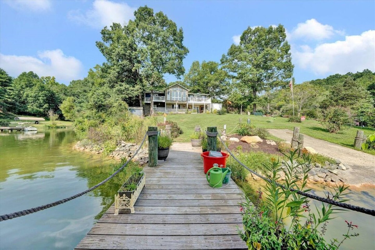 Smith Mountain Lakehouse BookSmart Properties