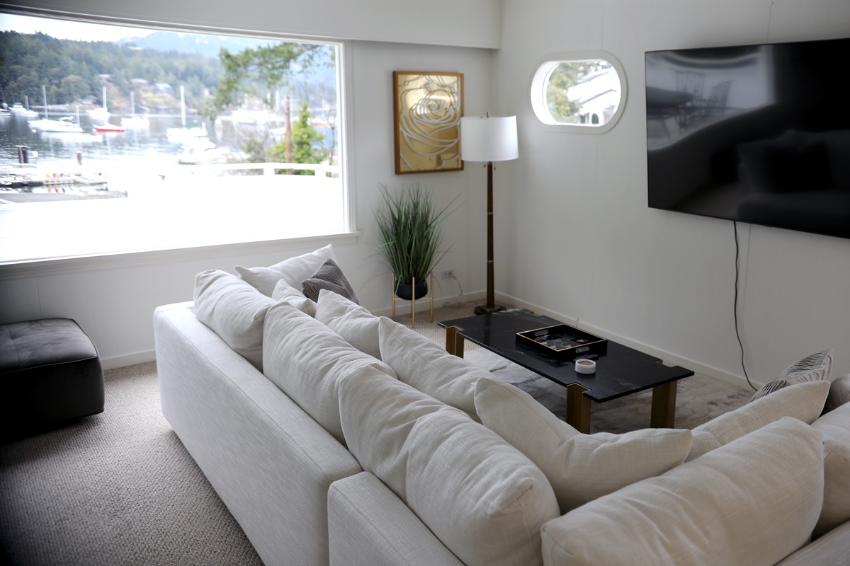 361 Brentwood Dr. 3 Bedroom House with Beautiful Ocean View Be My