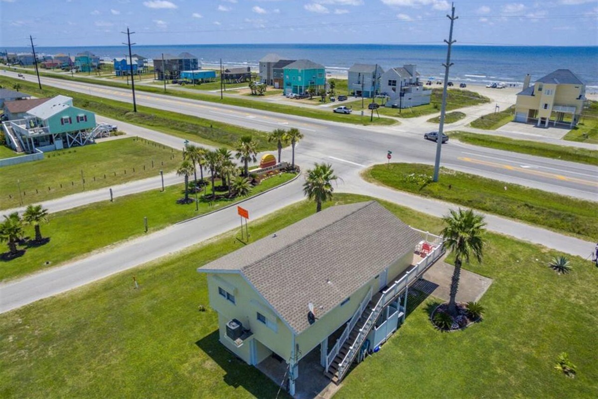 Cottage by the Sea in Terramar Beach Team Mamo Realty, Inc.