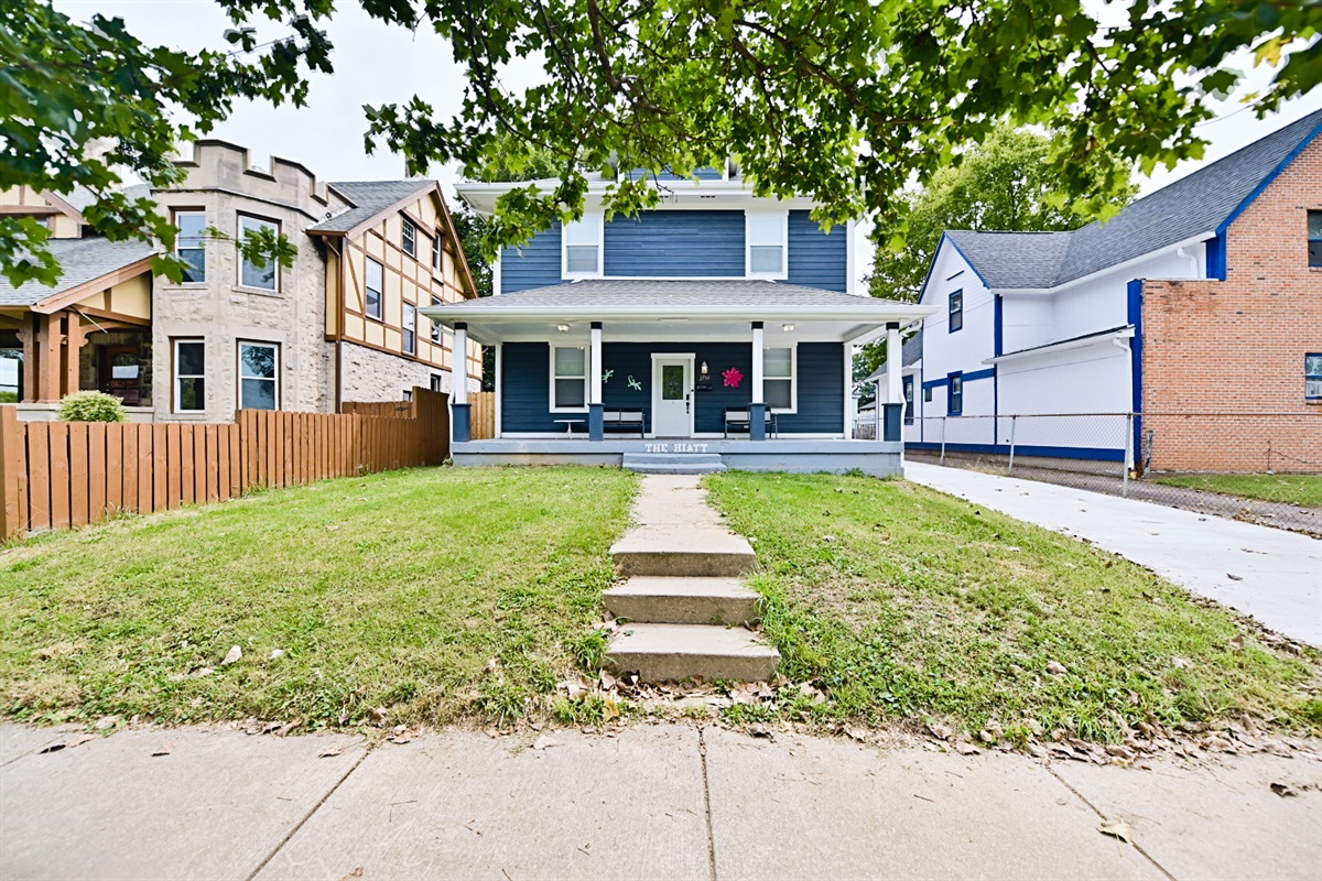 Stylish Luxury Clean HomeDowntown IndySleeps 18! Playpark Vacation