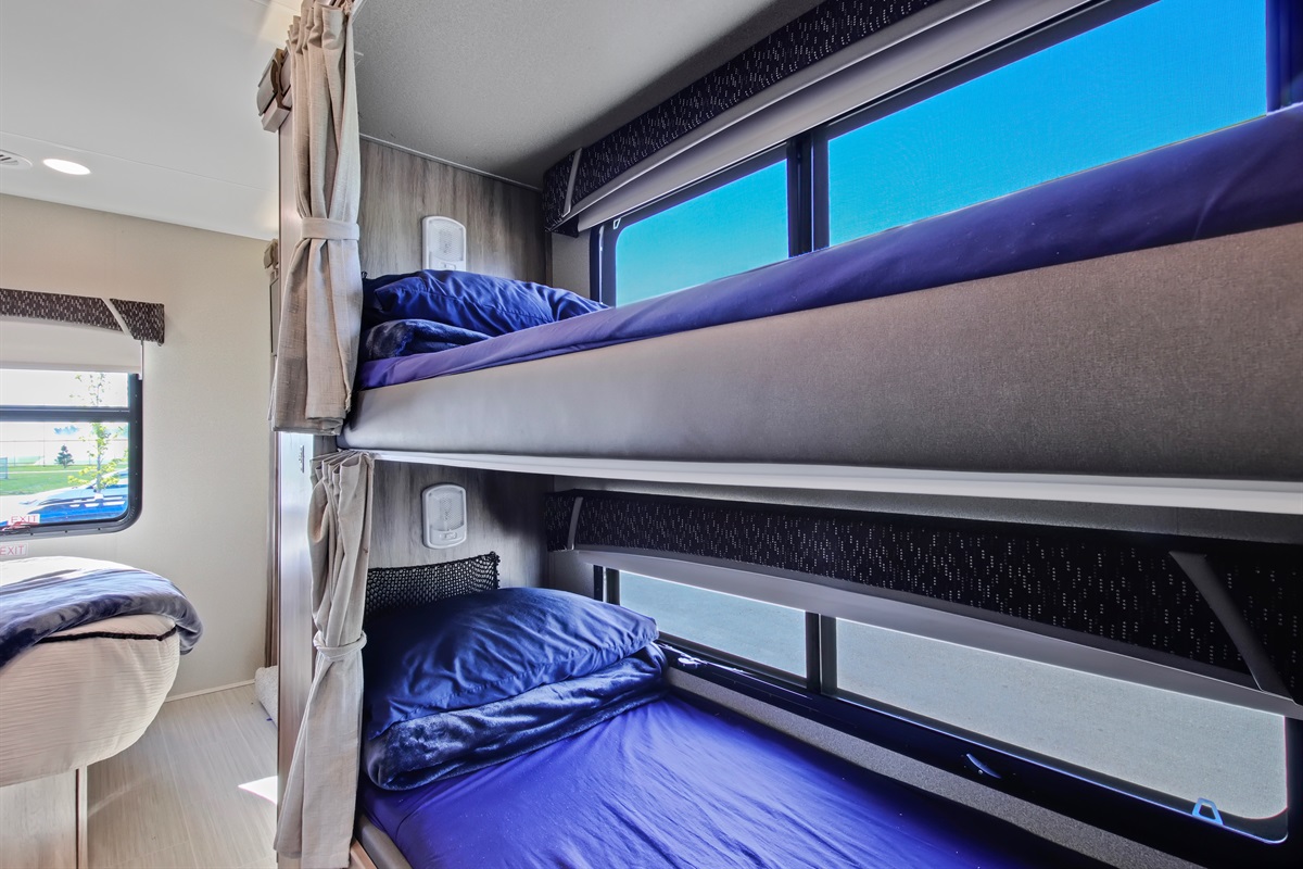 Jayco Greyhawk 31FP Prestiege Package (BUNKS) GO > EXPLORE