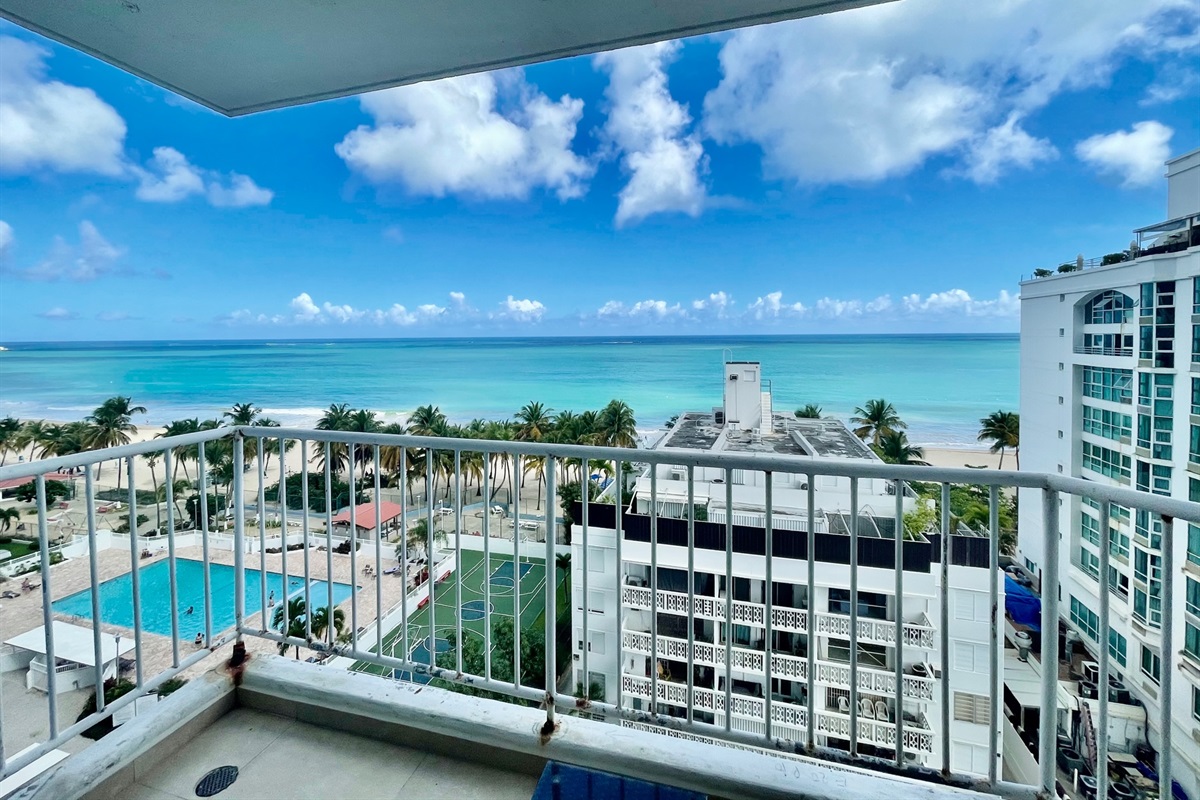 MB10Beachfront 1 bedroom with balcony Green Island Realty