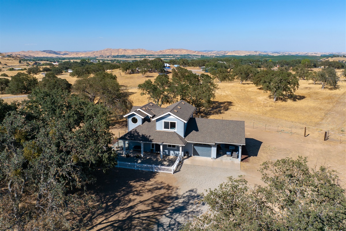 Whispering Oaks Cottage Hot Tub, Game Room, Pets OK Templeton