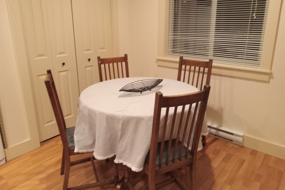 141 Dunsmuir Rd 2 Bedrooms Suite Be My Guest in BC Shortterm