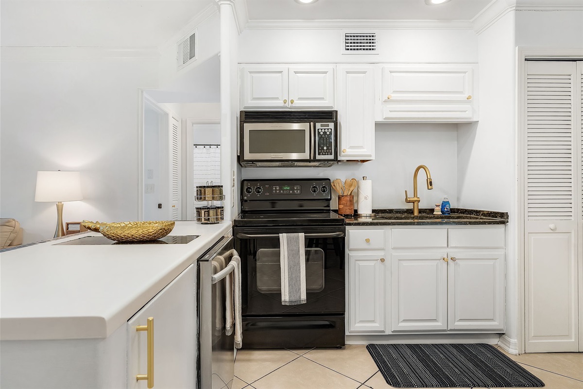 Lovely 2Bdr w/Patio, Lake Park! Naples Florida Rentals