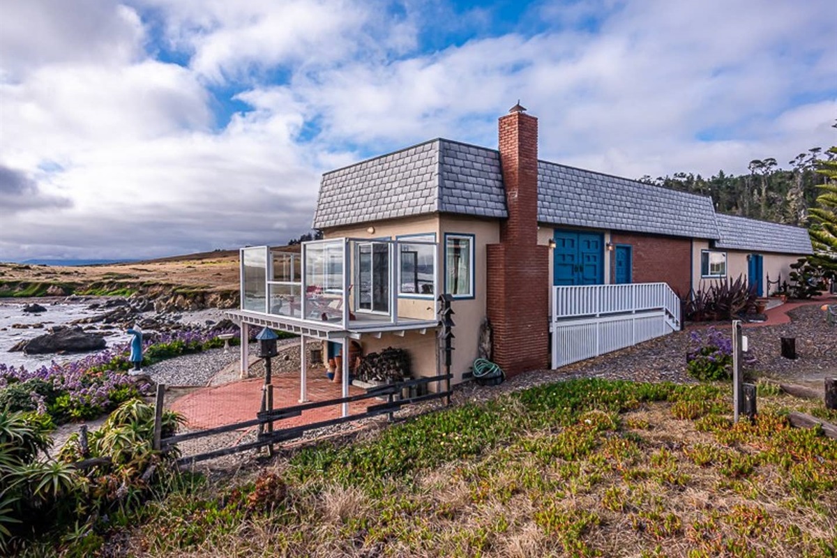 (082) The Blue Doors Monthly Rental Beachside Rentals Inc.