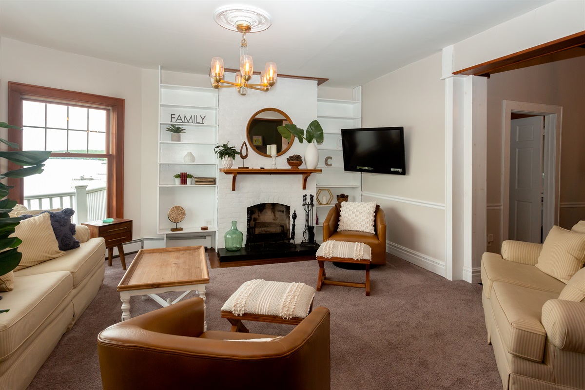 Waterfront.Conesus.Lakehouse.Geneseo.Hiking.Wine.Kayaks Luxury Family