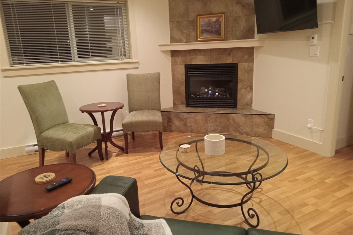 141 Dunsmuir Rd 2 Bedrooms Suite Be My Guest in BC Shortterm