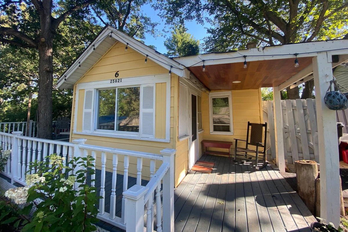 The Yellow Cottage The Cottages on Petite Lake