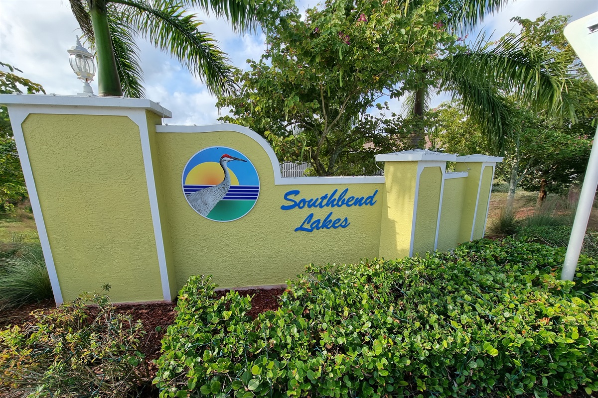 Kern Rd Spacious home, heated pool. Southbend Lakes C24 Canal Vacation homes with Heated