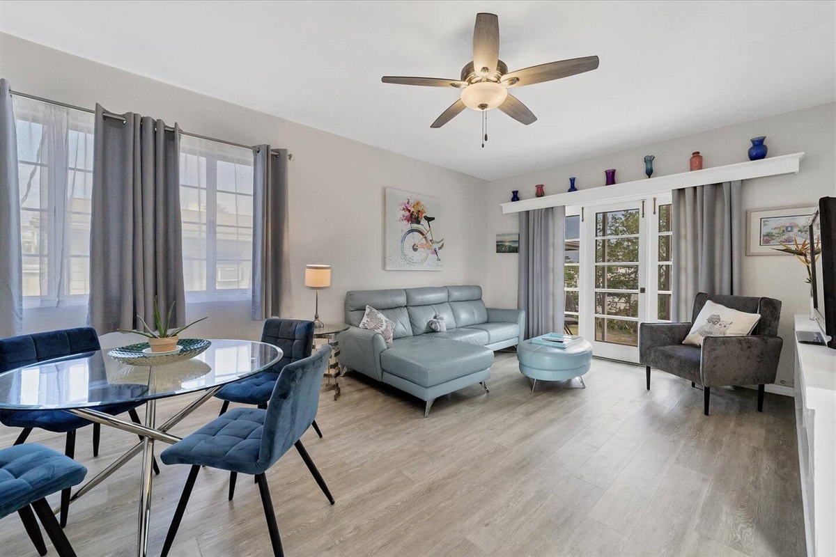 Sweet Daisy in Southside Village, Sarasota Florida Lucky Vacation Homes