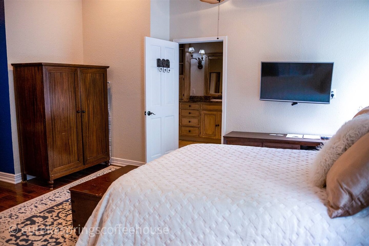 Master Suite above CH Nightly Lodging in Eureka Springs, AR