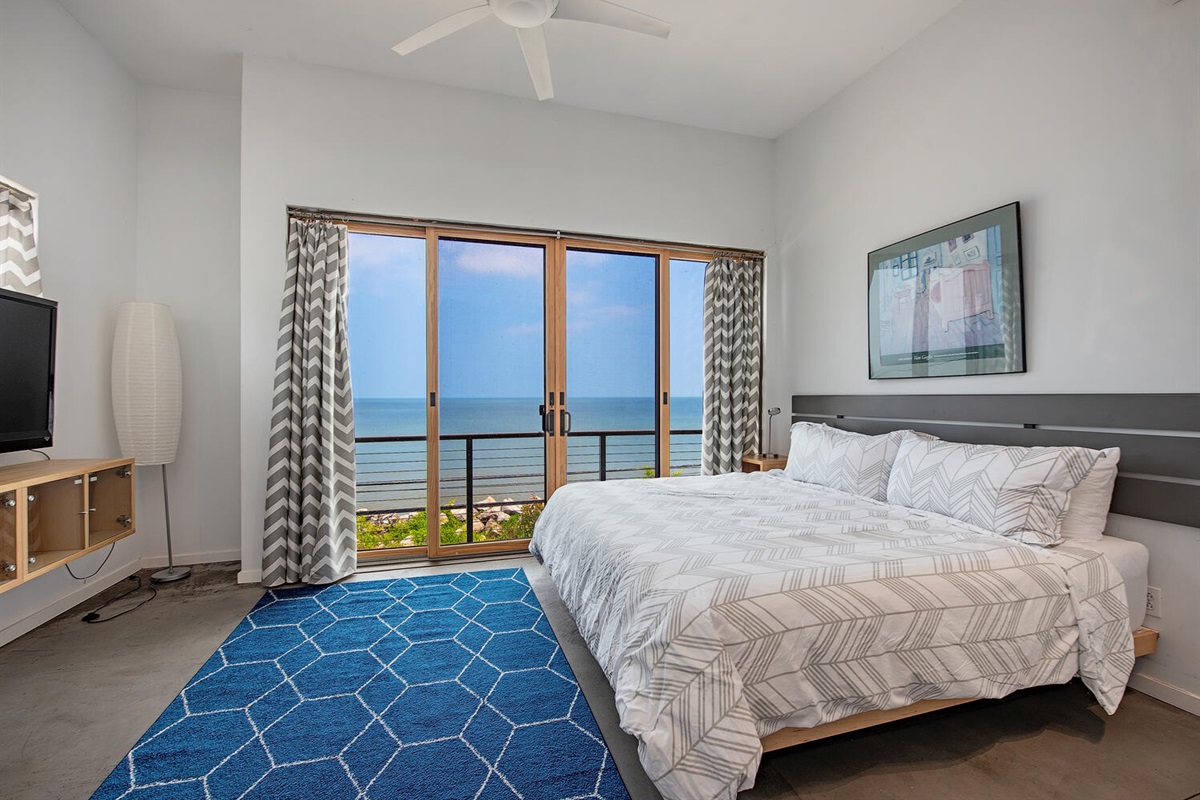 Modern Lakefront w/ Amazing Views 3 Miles from Cedar Point Sandusky