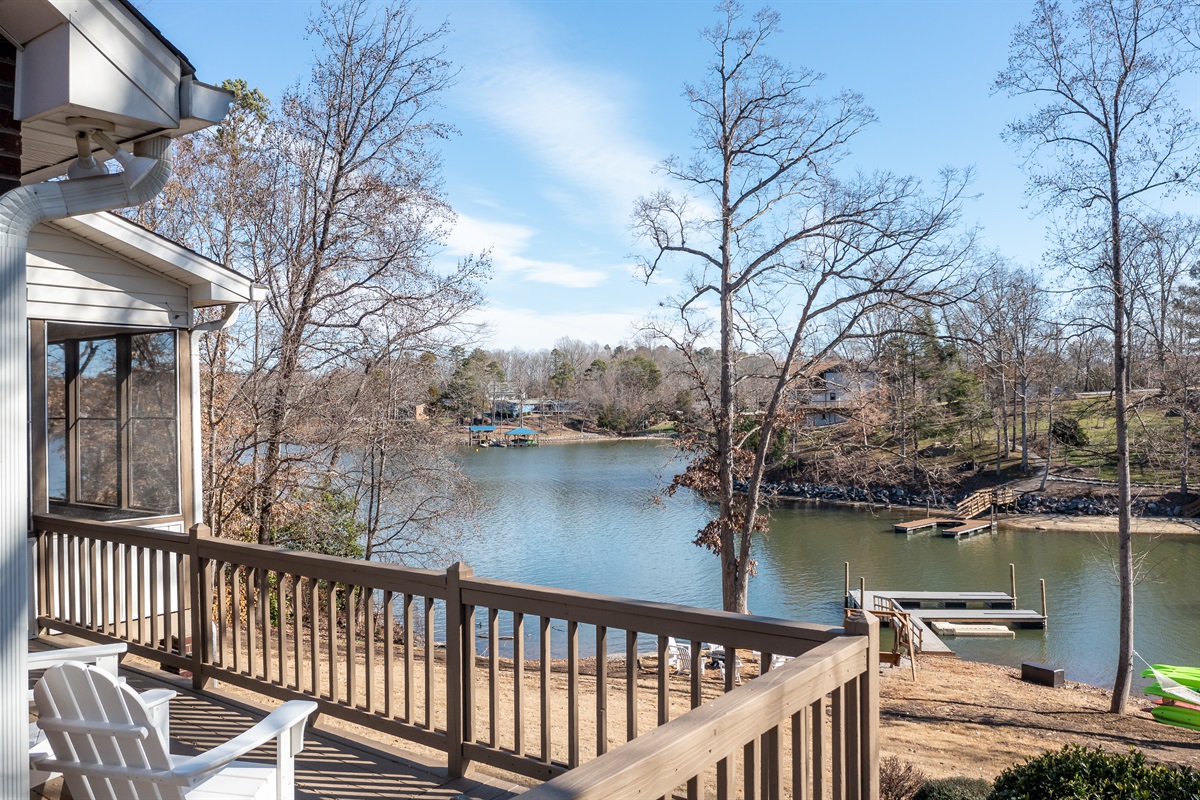 Book Sunny Daze Lake Norman Lakefront Rental from Lake Escape