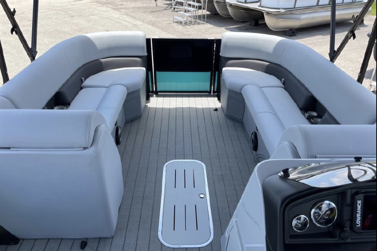 Bentley Tritoon boat Norris Lake Vacations