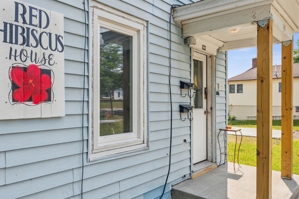 Fire Lily Apartment at Red Hibiscus House Vacation with Raspberry Rentals