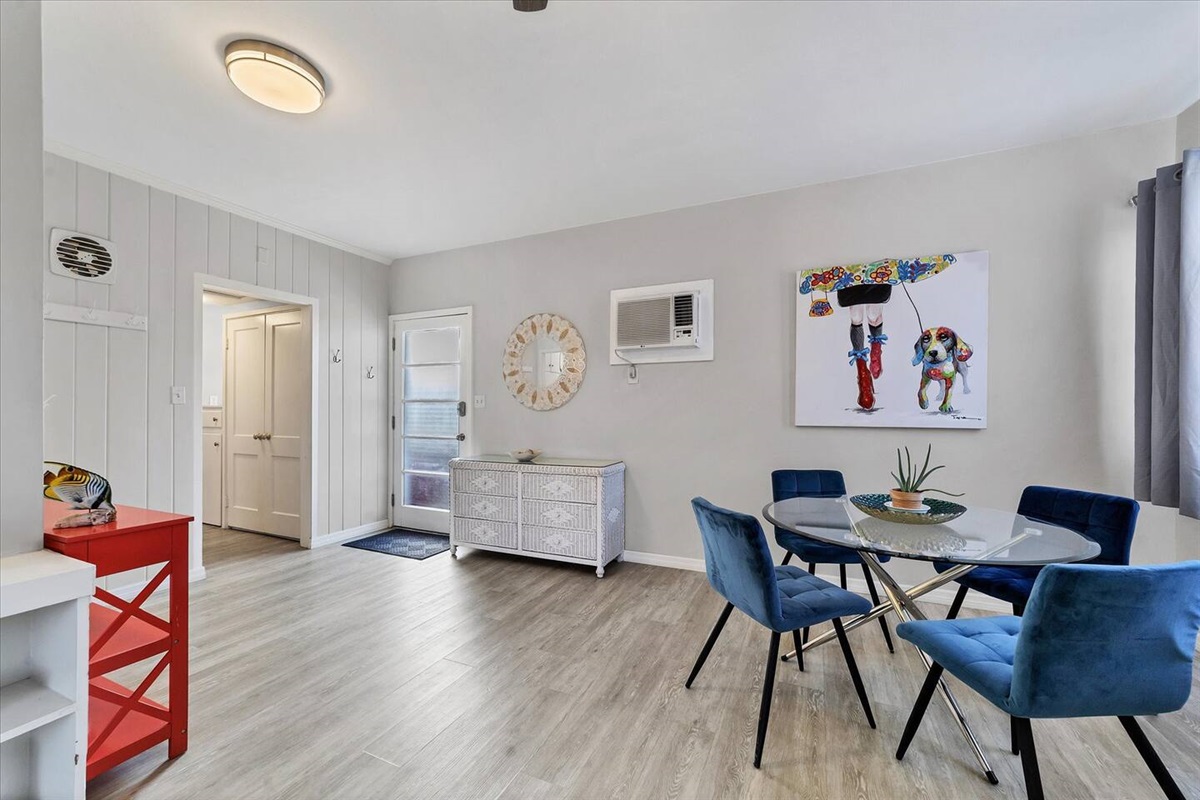 Sweet Daisy in Southside Village, Sarasota Florida Lucky Vacation Homes