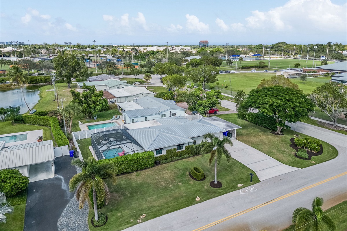 Paradise Pool House for 6/Chefs Kitchen/BBQ/Nr Beach/5thAve Naples