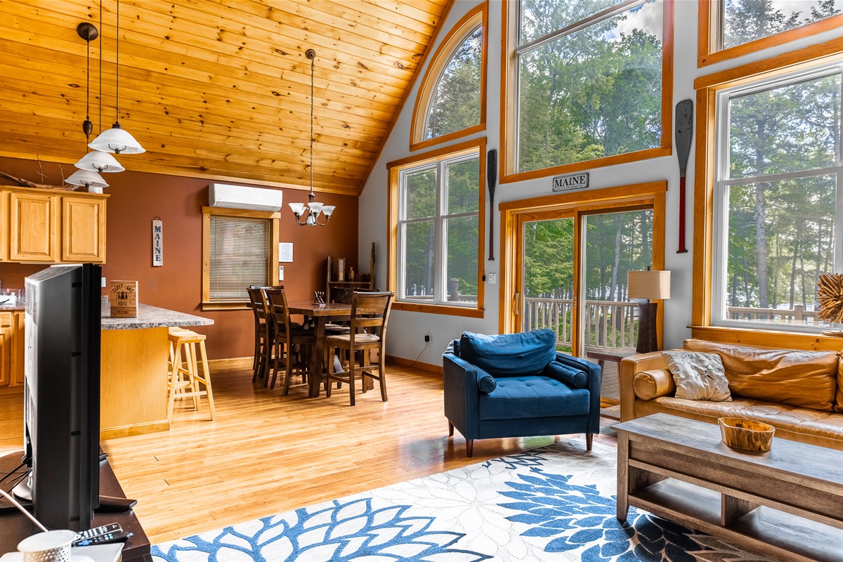 SEBEC LAKE HOUSE☀️SEBEC LAKE, ME PINE TREE STAYS