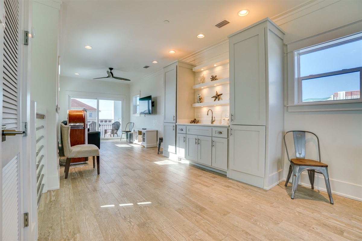 Latitude Adj / PCB Warren Beach Rentals