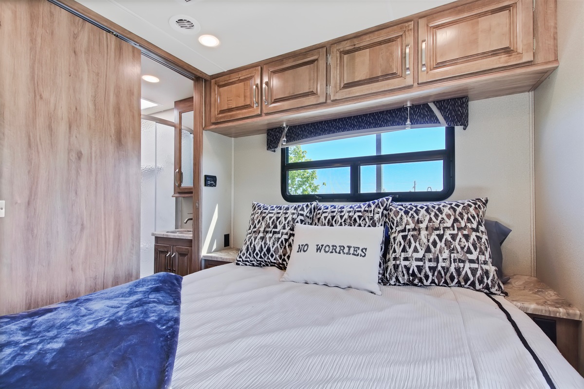 Jayco Greyhawk 31FP Prestiege Package (BUNKS) GO > EXPLORE