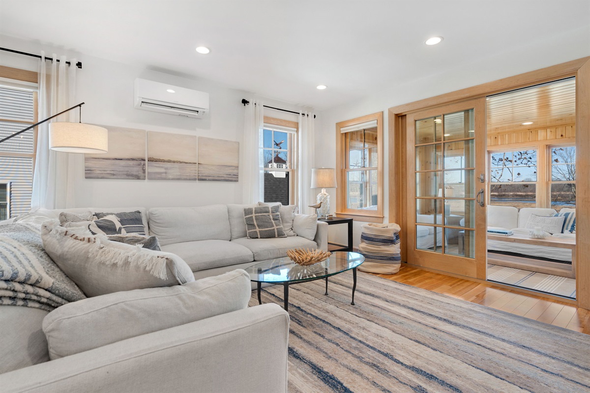 Drakes Island Getaway spacious house with tidal water views