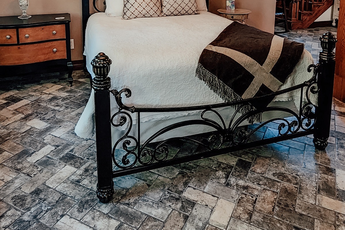 Garden Suite at Ellis Nightly Lodging in Eureka Springs, AR