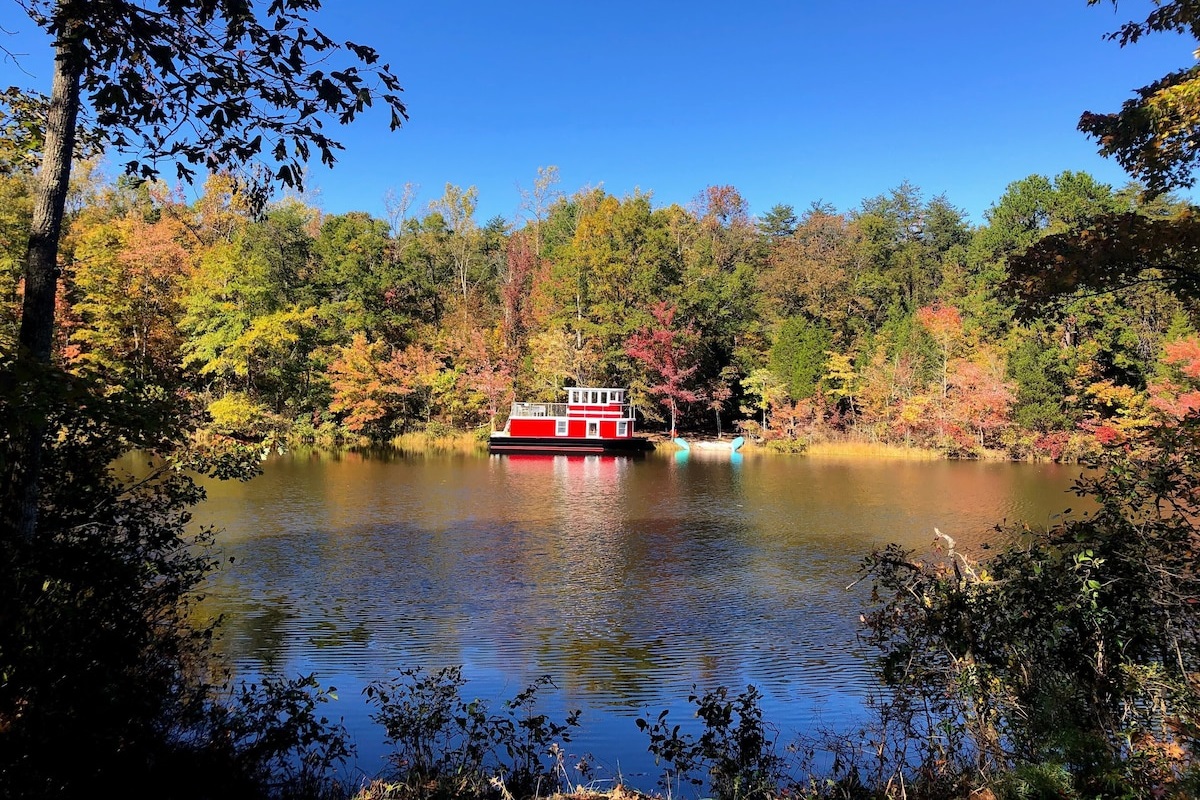 LUX Heated Tugboat/Private Lake 142 acre forest, 5+ miles Hikin Lake