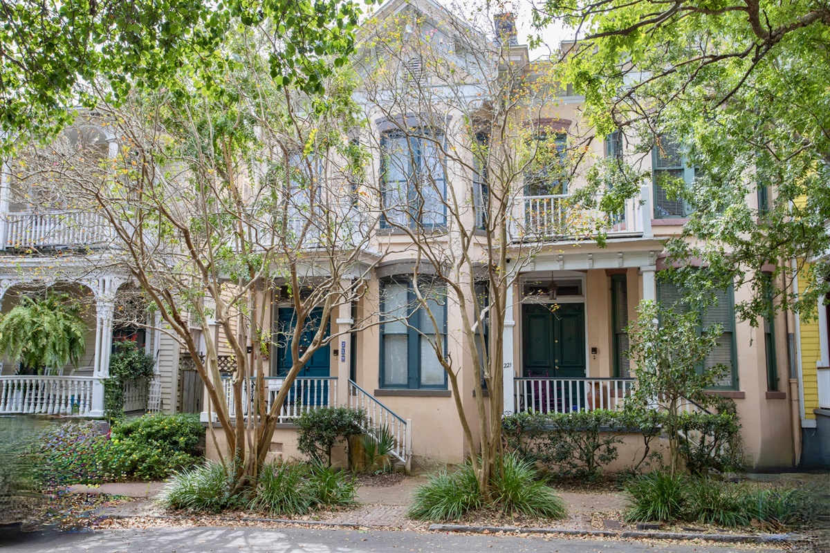 Historic Courtyard in Forsyth Park, Savannah, Ga. Island Vacation Rentals