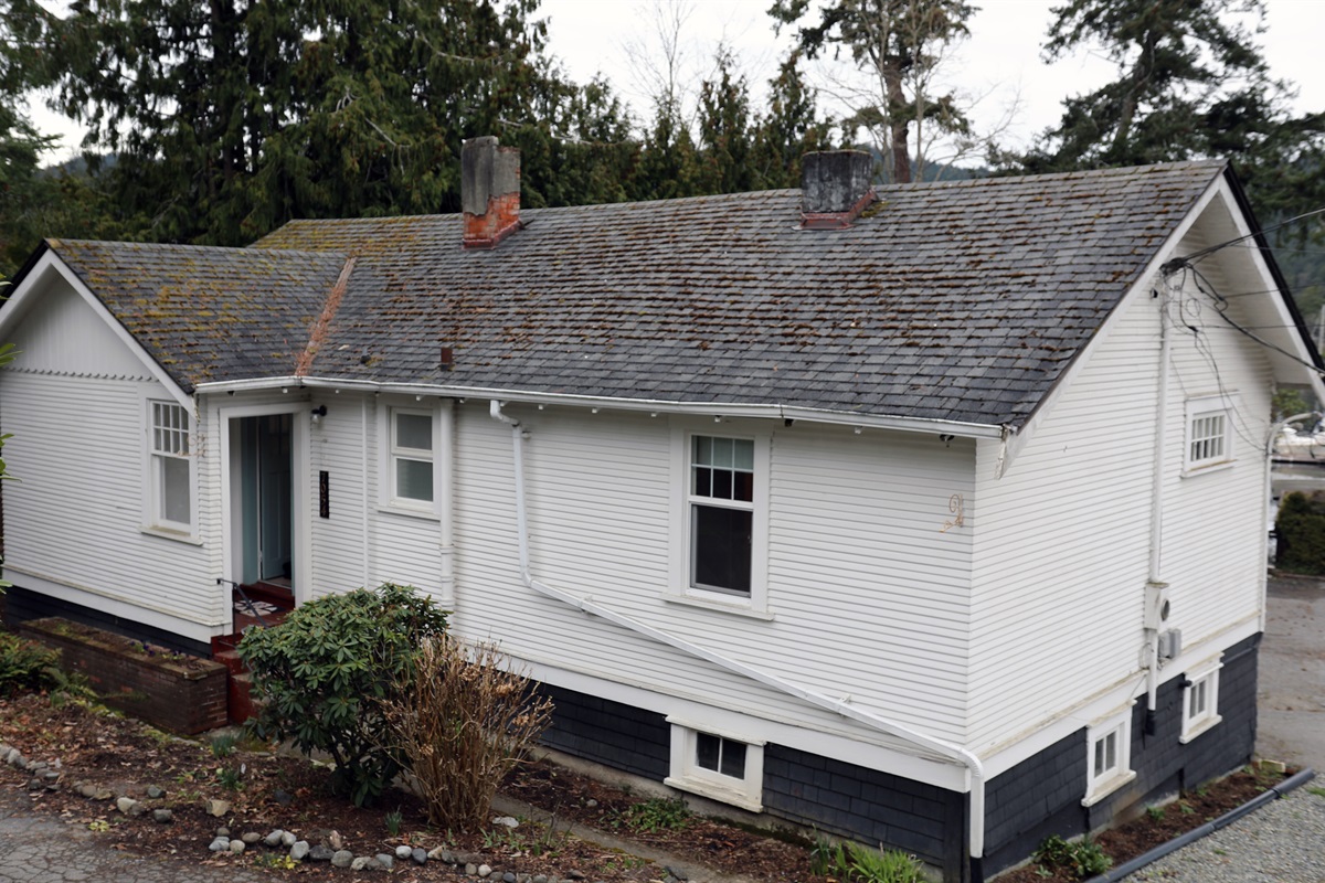 361 Brentwood Dr. 3 Bedroom House with Beautiful Ocean View Be My