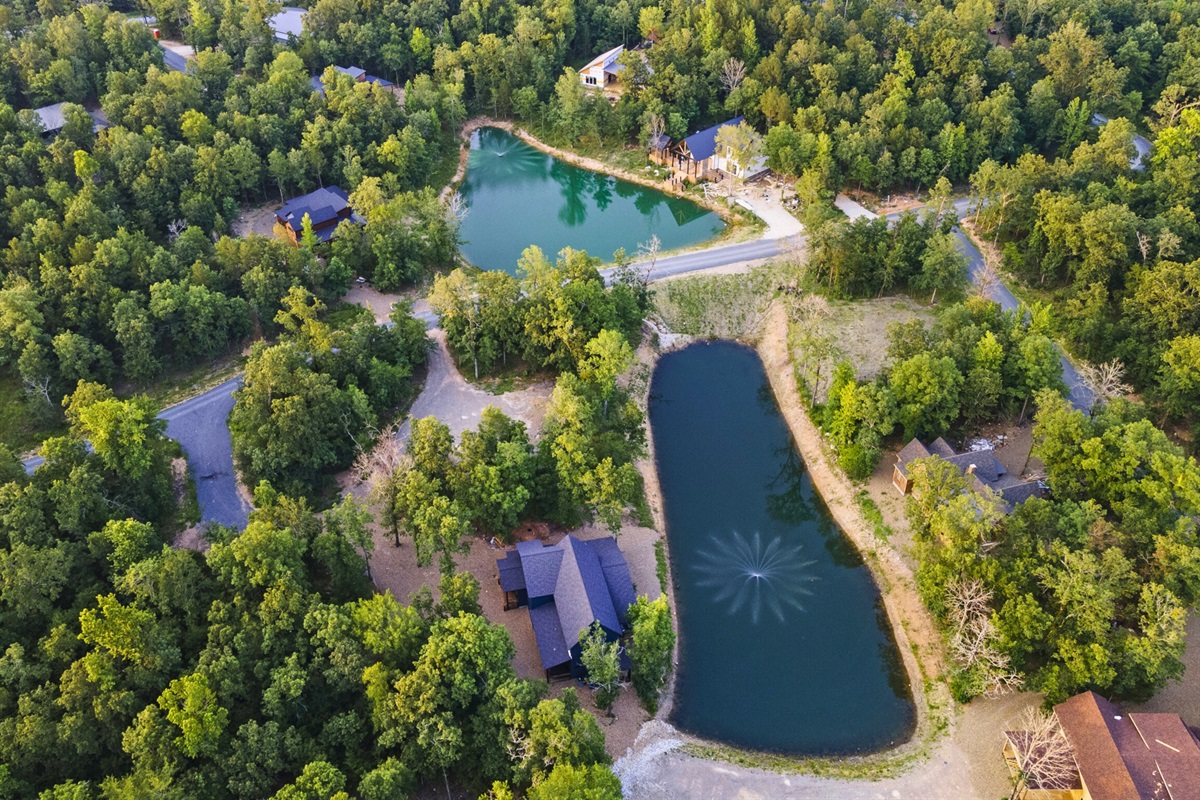 Up The Creek Access to 2 stocked ponds TreeLine Vacation Rentals Broken Bow, OK