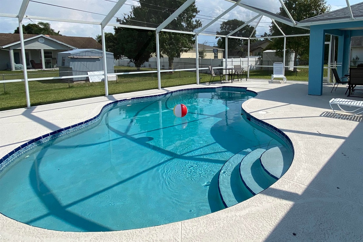 Kern Rd Spacious home, heated pool. Southbend Lakes C24 Canal