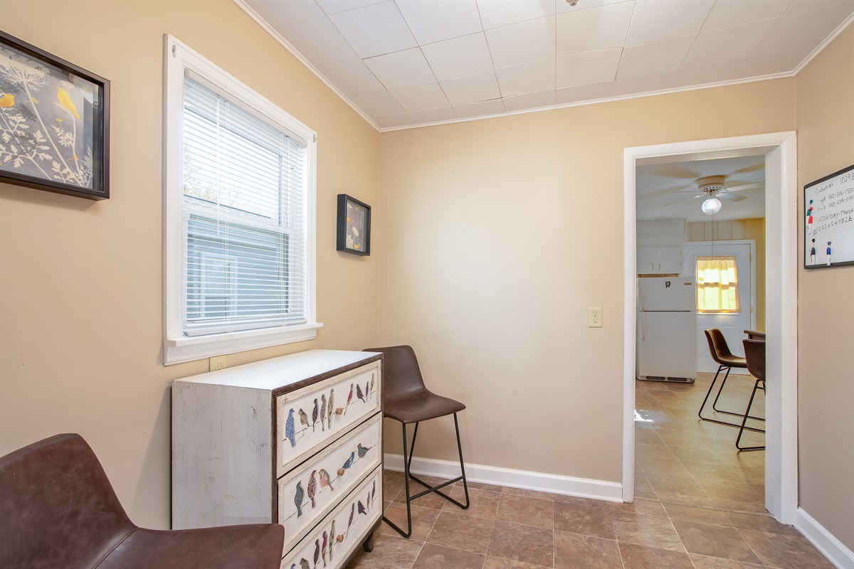 Spacious 2 bedroom /pet friendly/fenced yard Boyd's Bungalows