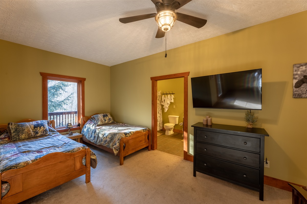 The Snowshoe Chalet Big Shaka Properties