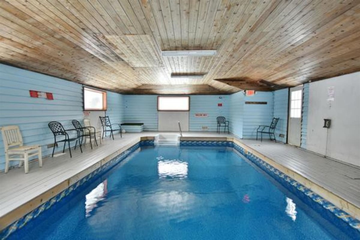 1882Leftbank Oasis (8 bedrooms + Indoor heated Pool + Sauna