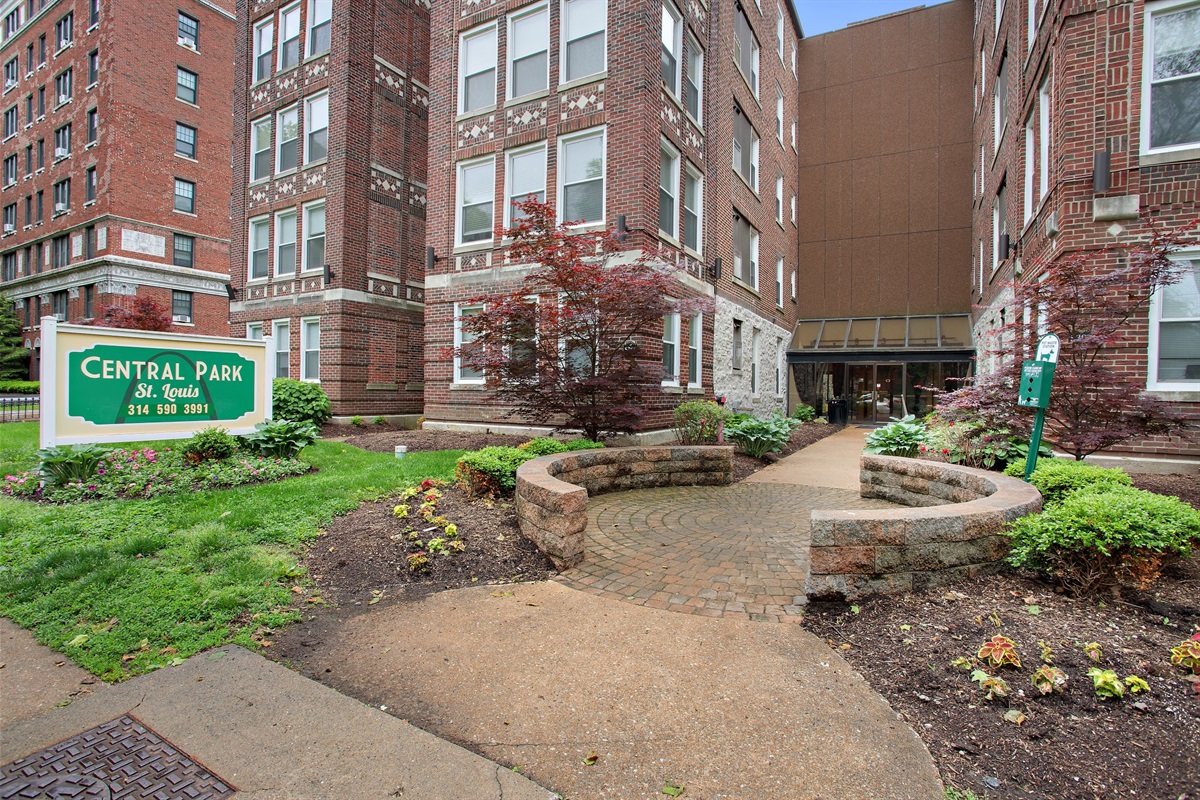 Forest Park apartment The Suite Life