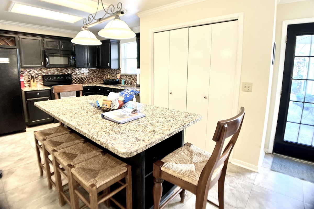 Villa Paradiso POOL/Casita/Pool table. 6 miles to SeaWorld! Wells