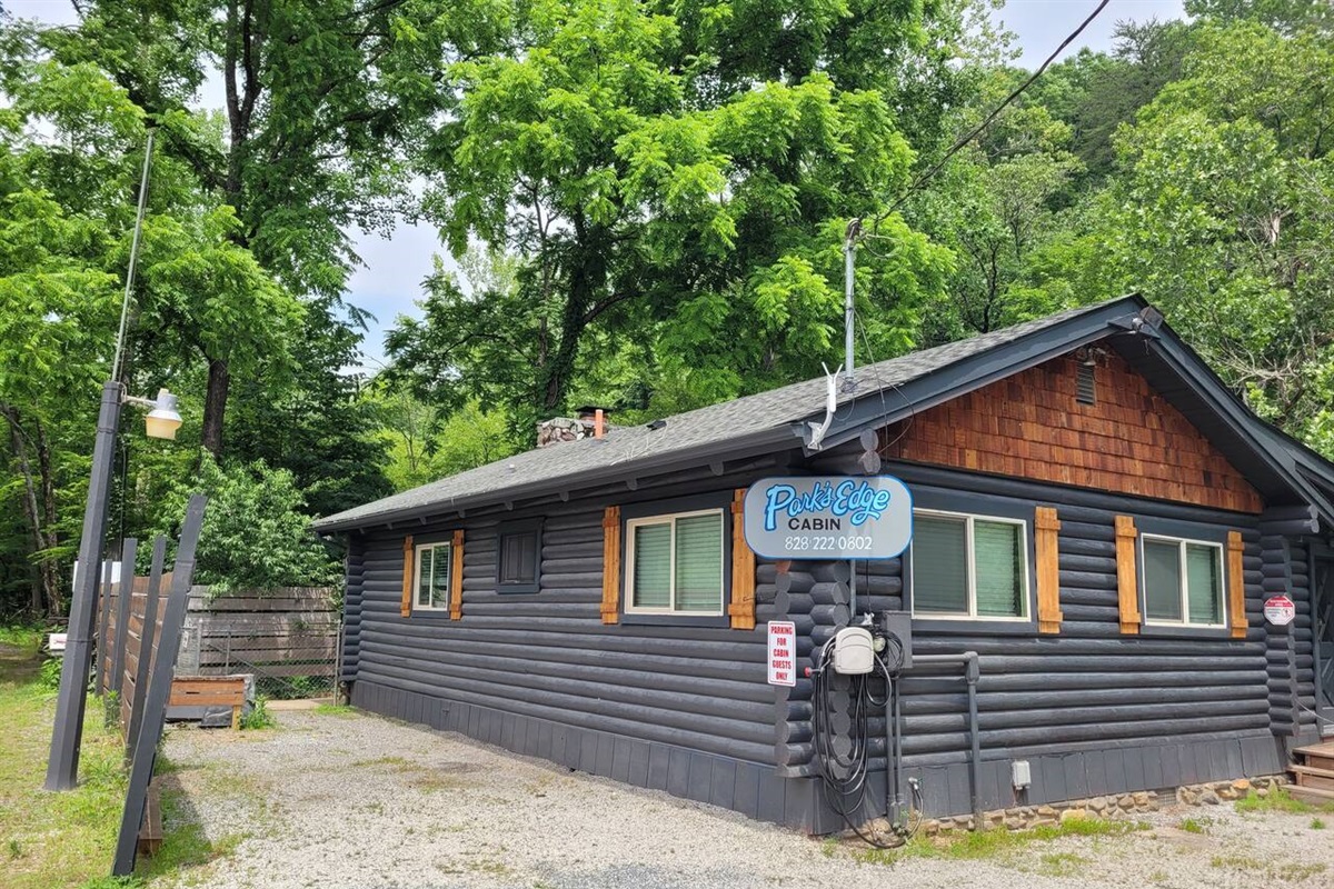 Park's Edge Cabin, one step to GSMNP! Waterfront LIV! Stays