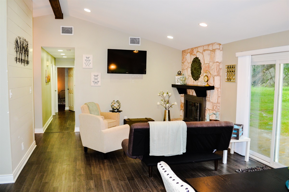 Hill Country Haven 7Acre Paradise w/ Pool & Dual Master Setup Wells