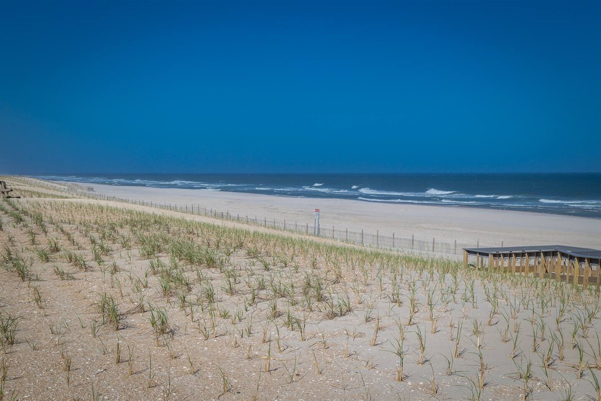 8+ Bedroom Home 3rd off Beach with Ocean & Bay Views HotTub +++ Beach